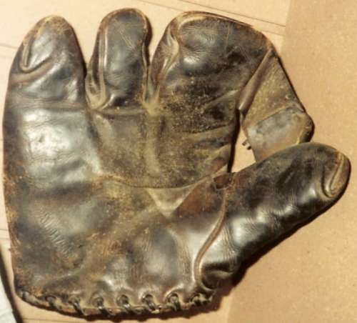 Finger Lefty With Fat Index Finger
